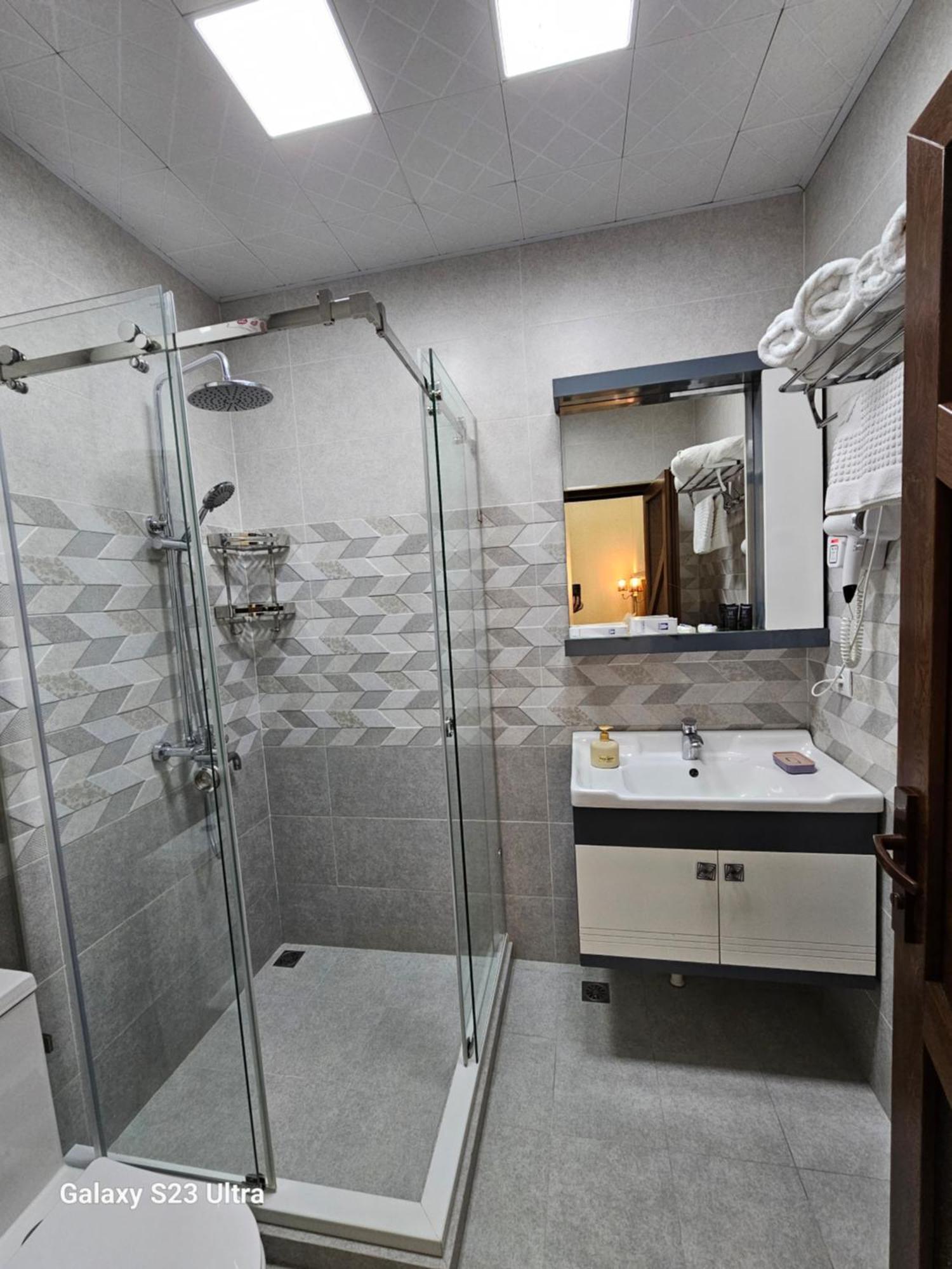 Hotel Sharq Dushanbe Exterior foto